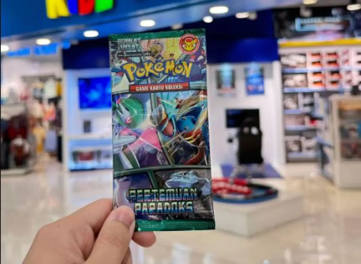 Kolektor Kartu Pokemon Dapat Temukan Booster Pack Seri Pertemuan Paradoks di Kidz Station