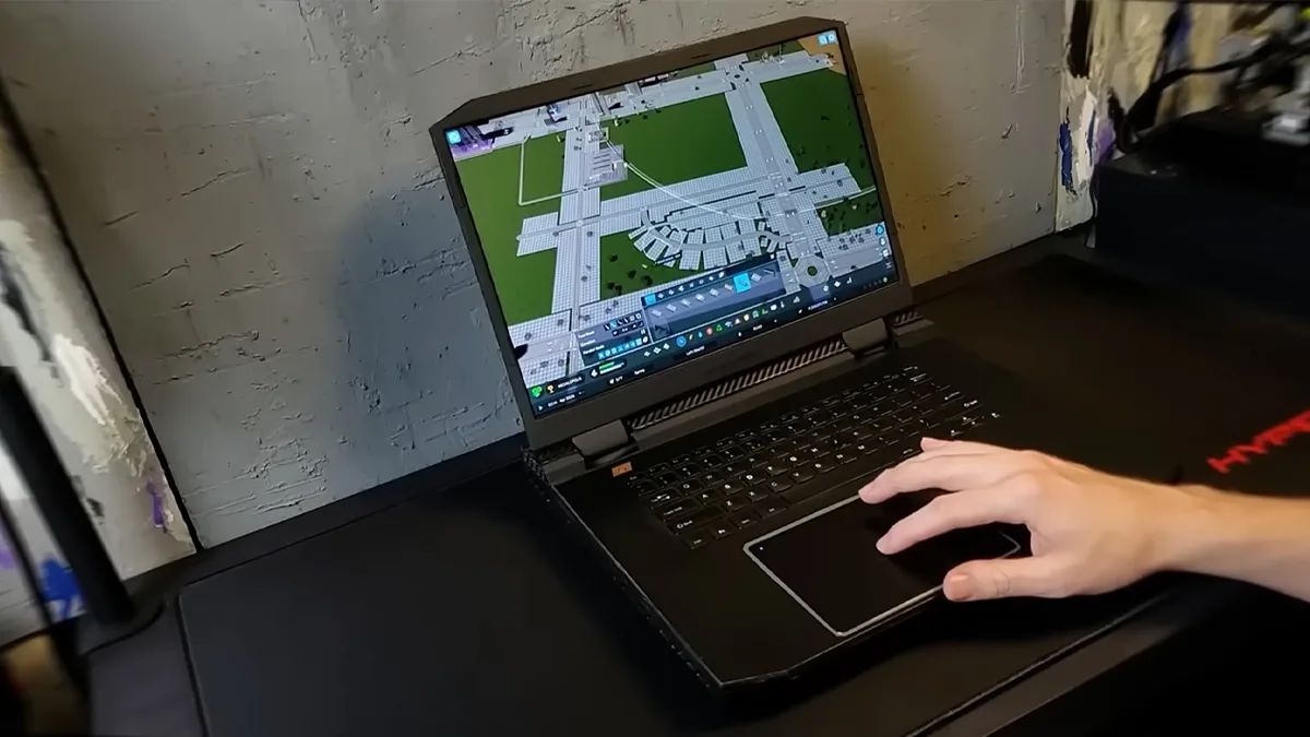 YouTuber Rakit Laptop Sendiri dengan Parts Desktop, Mengenakan RX 6600