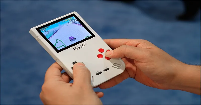 Super-Retro Boy, Konsol Kekinian yang Mirip Game Boy Klasik – JAGATGAME.ID